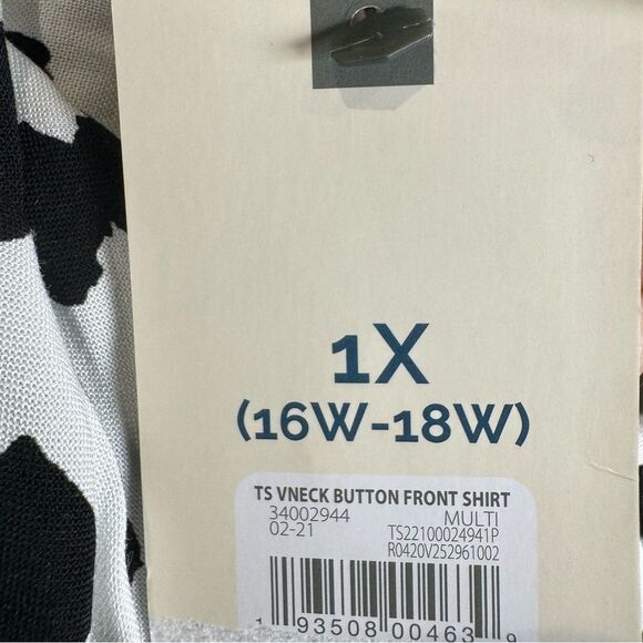 Black and white abstract print vneck pleated button front blouse top size 1X NWT - Picture 5 of 6